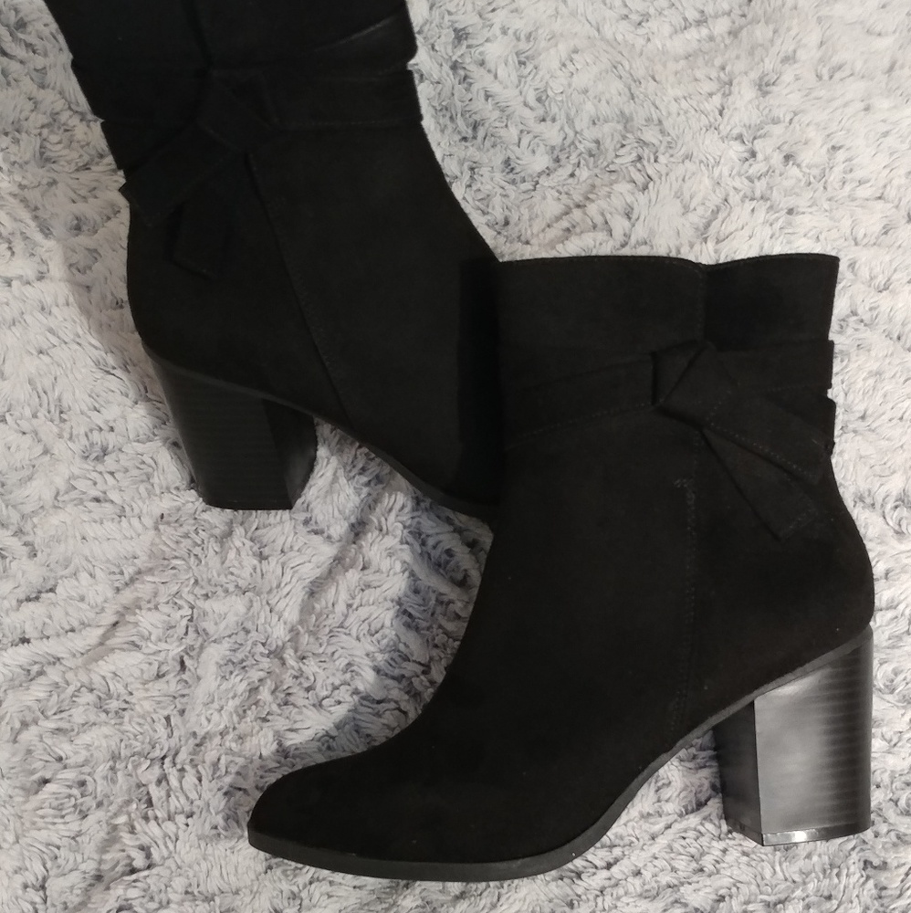 Black suede bow boots